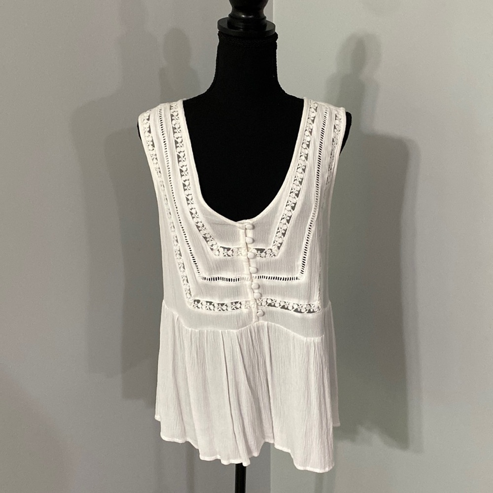 Torrid - size 00 white / off white blouse with lace neckline